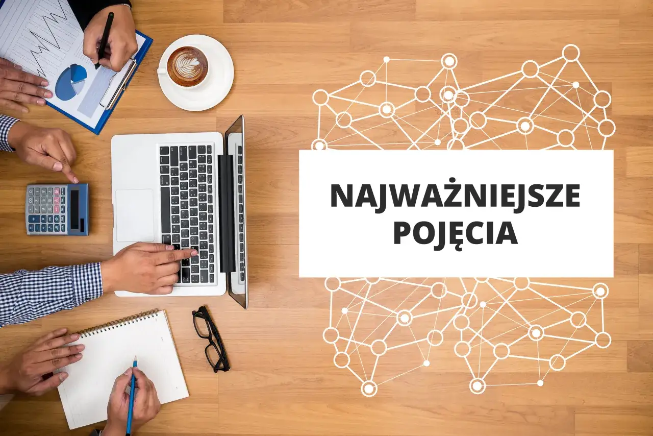 Ludzie analizują dane, piją kawę i piszą notatki. Na ekranie laptopa widnieje napis 