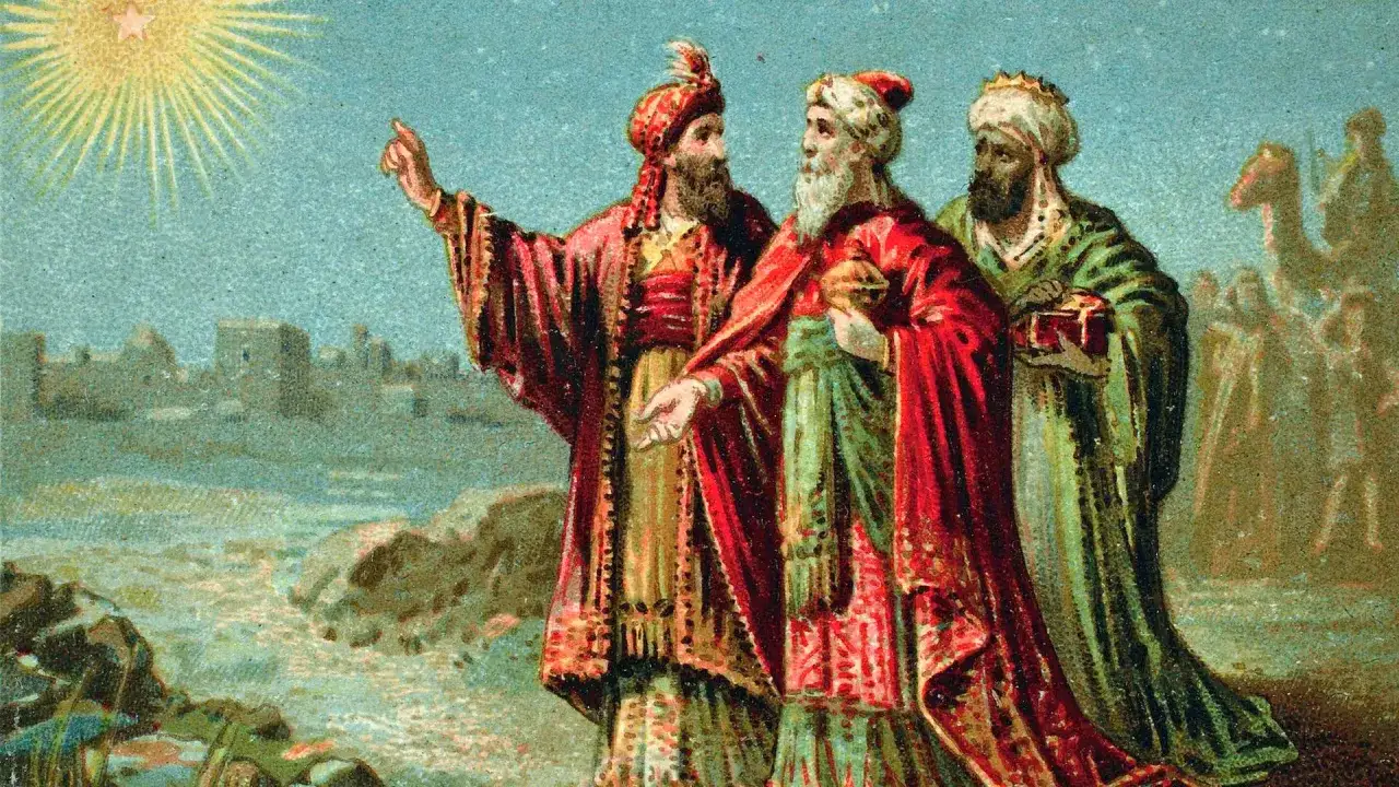 Drei Weise folgen dem Stern, eine göttliche Epiphanie. Sie tragen Geschenke und blicken auf die Stadt.