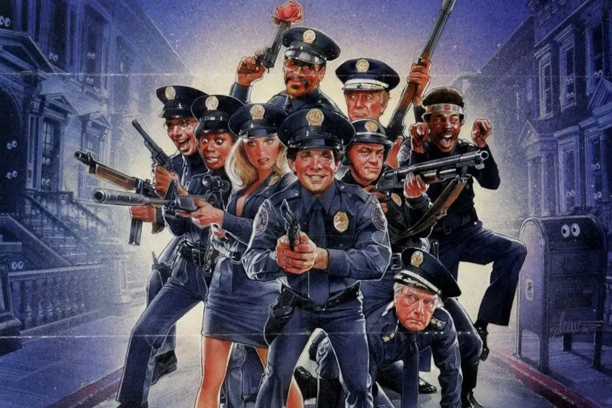 Akademia policyjna obsada: grupa policjantów w mundurach, z bronią, gotowa do akcji.