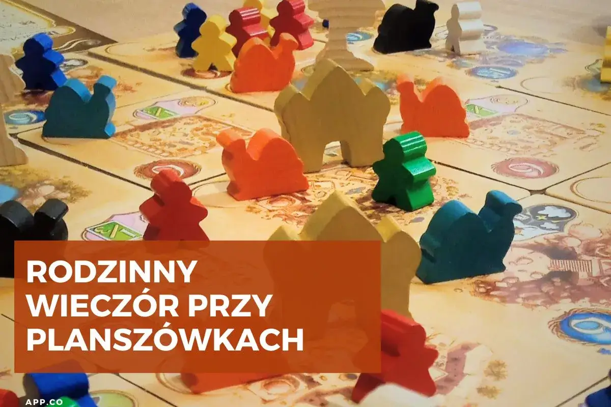 Kolorowe pionki na planszy do gry, idealne na rodzinny wieczór. To jedne z najlepszych gier dla dzieci, które rozwijają wyobraźnię.