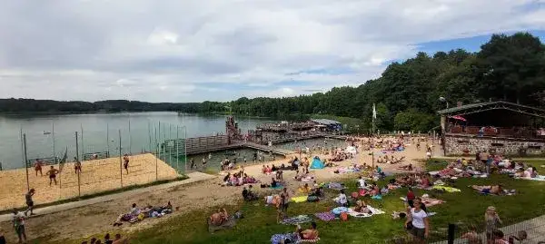 Zdjęcie Jezioro Górzno Kujawsko-Pomorskie - piękno natury i atrakcje turystyczne