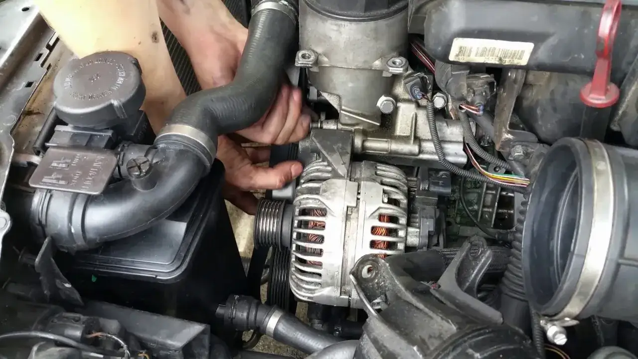 Zdjęcie Jak wymontować alternator BMW E46 320d bez zbędnych problemów