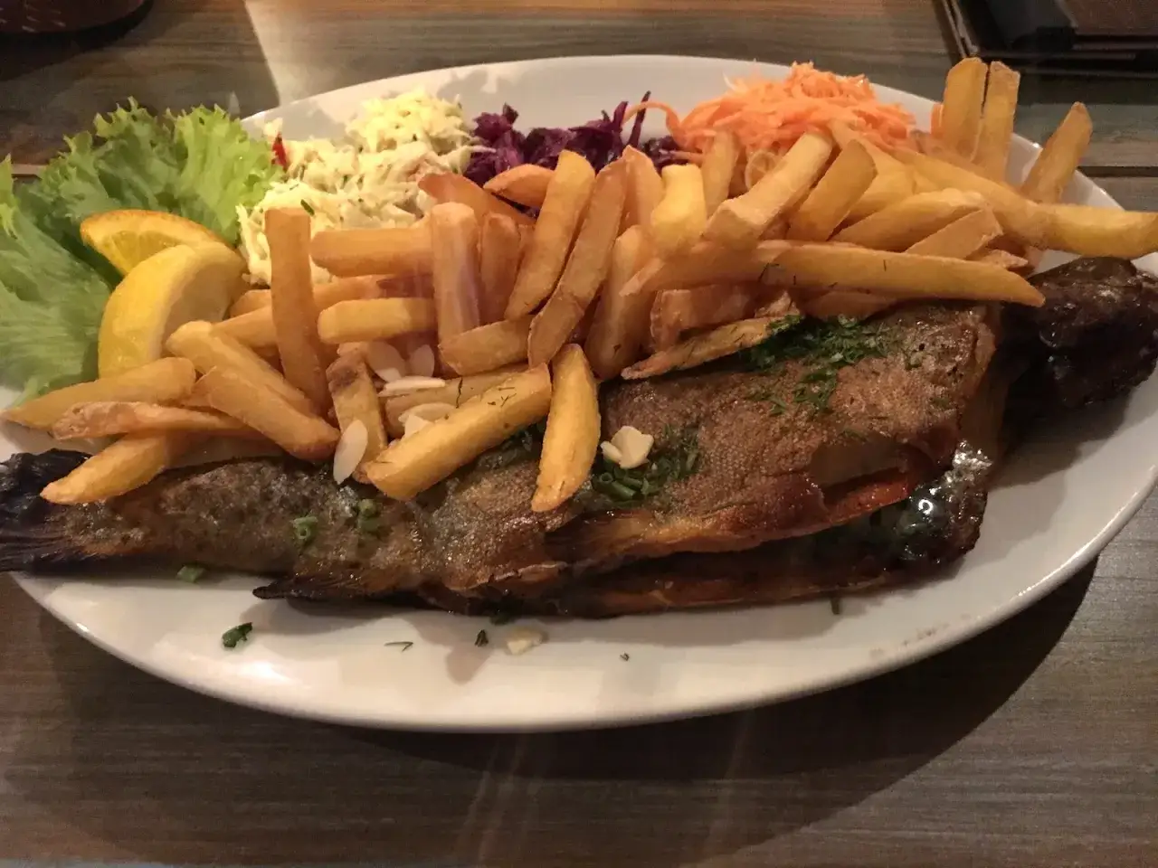 Pstrąg roztoczański na talerzu