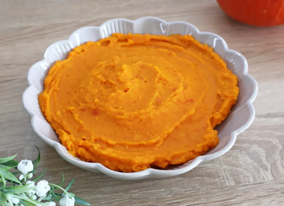 Pyszne puree z dyni, idealne jako dodatek do obiadu. Dowiedz się, jak ugotować dynię, by uzyskać taki efekt!
