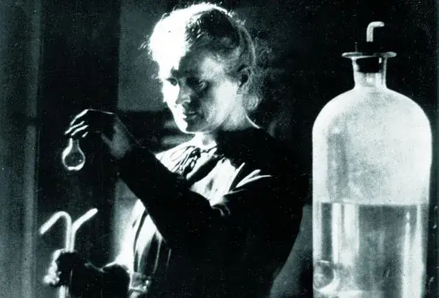 Maria Skłodowska-Curie i jej laboratorium