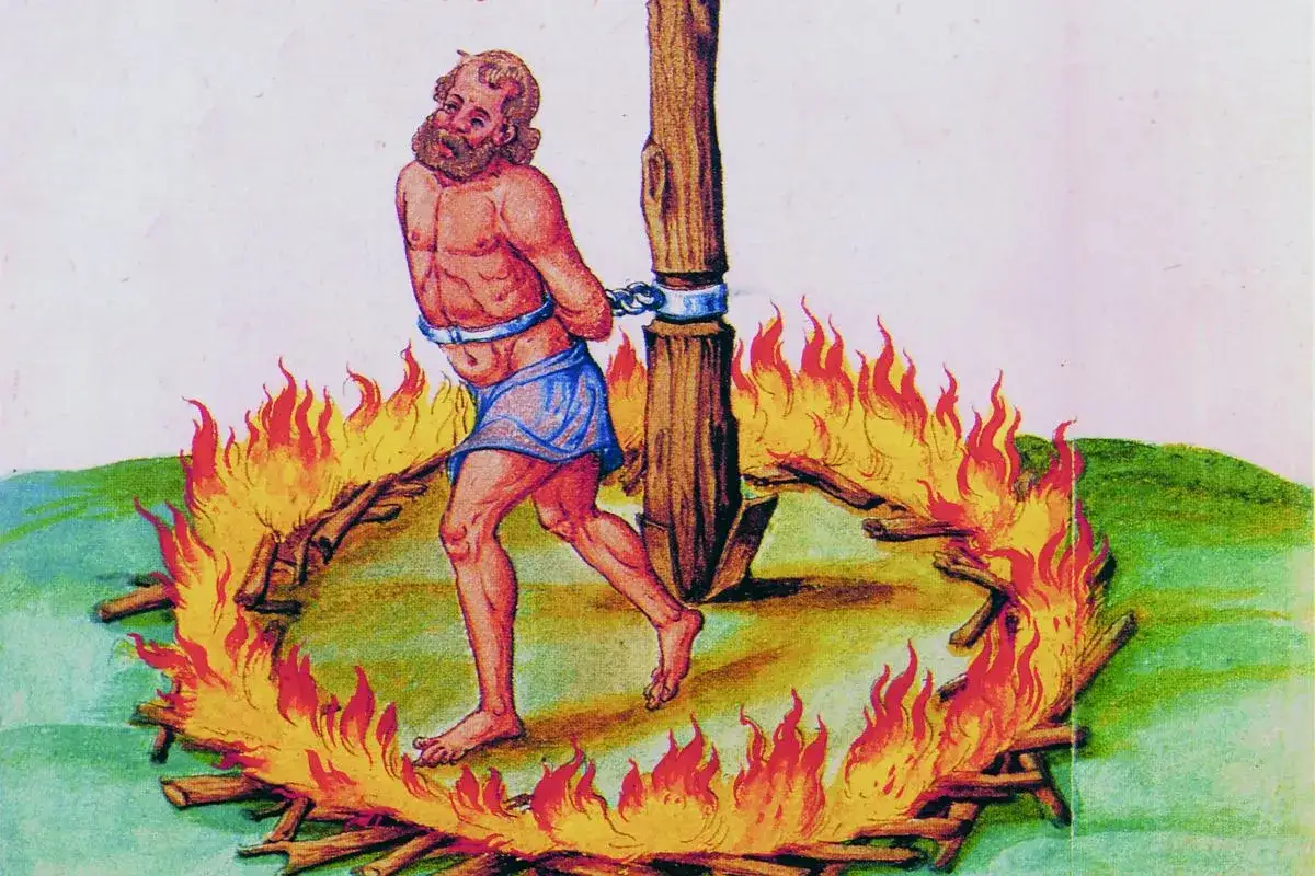 Mężczyzna przywiązany do słupa w kręgu ognia. Ilustracja symbolizuje konflikt między prawami boskimi a prawami ludzkimi, gdzie ludzkie prawo stosuje surowe kary.
