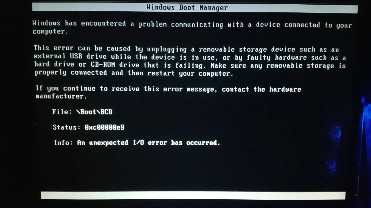 Fehler beim Zugriff auf das **raw dateisystem**. Windows meldet einen unerwarteten I/O-Fehler beim Booten von \Boot\BCD.