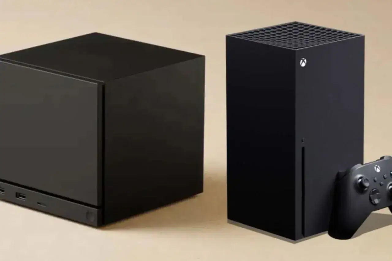 Dos consolas Xbox negras, una cúbica y otra vertical, junto a un mando. ¿Será la nueva Xbox 2026?
