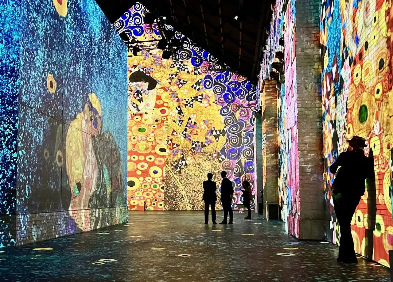 Immersive Klimt projections fill the walls of the Moco Museum, creating a vibrant, dreamlike experience. Visitors marvel at the art, a common theme in Moco Museum reviews.