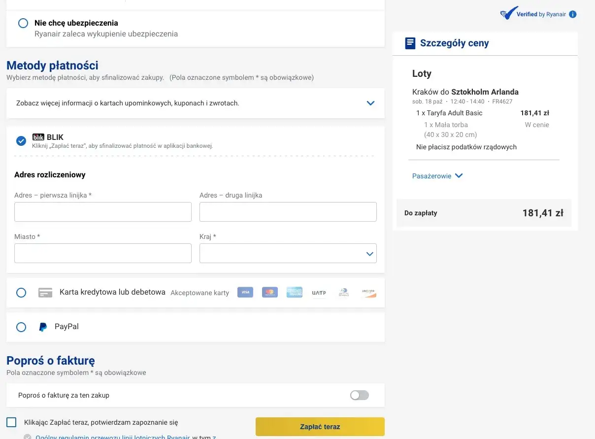 Ryanair: wyb&oacute;r metody płatności, opcja BLIK do płatności przelewem, dane adresowe i podsumowanie lotu.