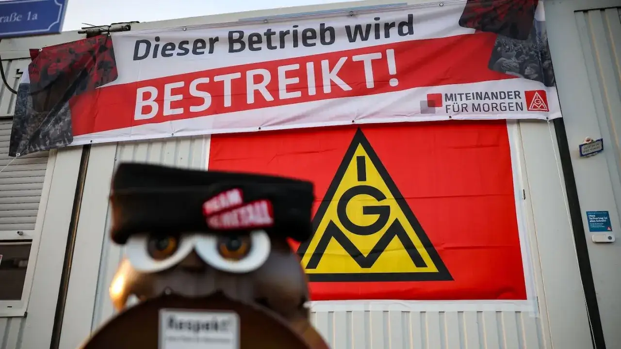Ein Banner verk&uuml;ndet 