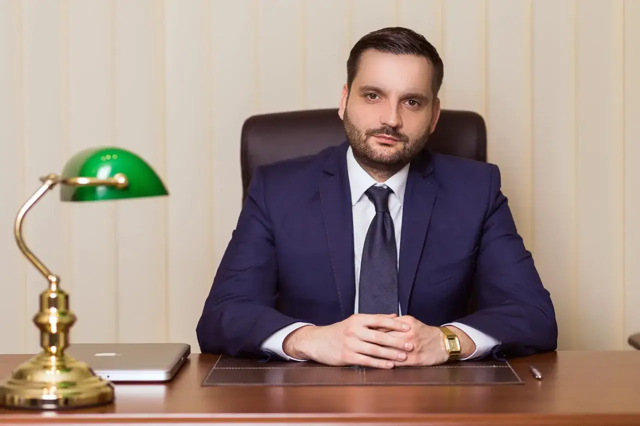 adwokat na sali sądowej