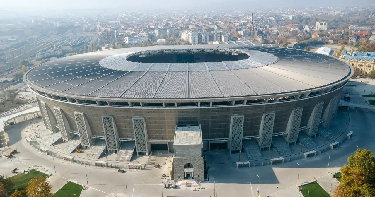 Nowy stadion, gotowy na emocje, kiedy gra liga mistrzów.