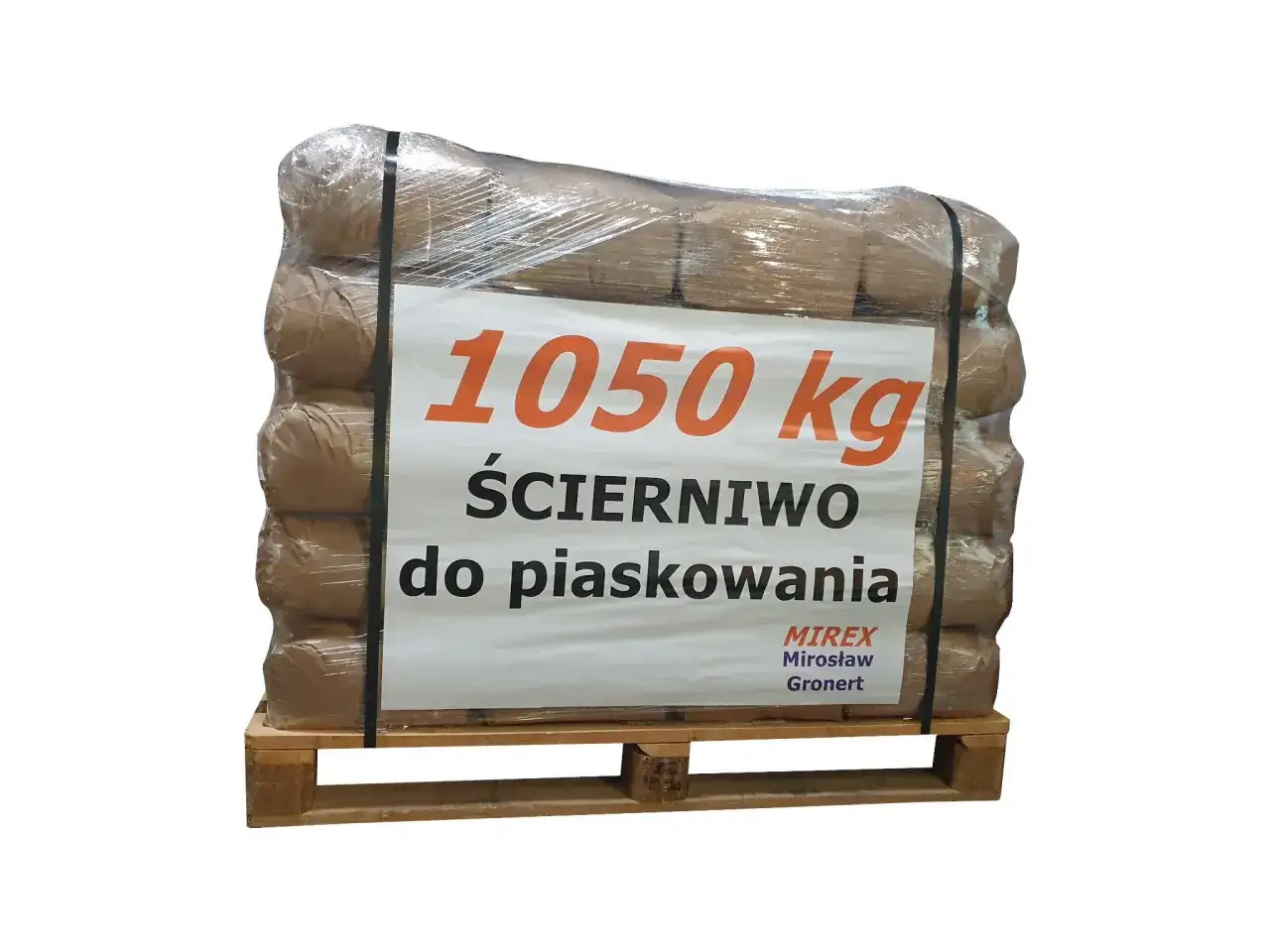 Paleta z 1050 kg ścierniwa do piaskowania drewna. Gotowe do pracy nad odnawianiem mebli.