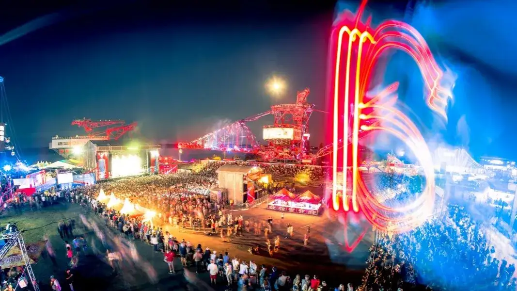 Ferropolis Stadt aus Eisen bei Nacht Festival