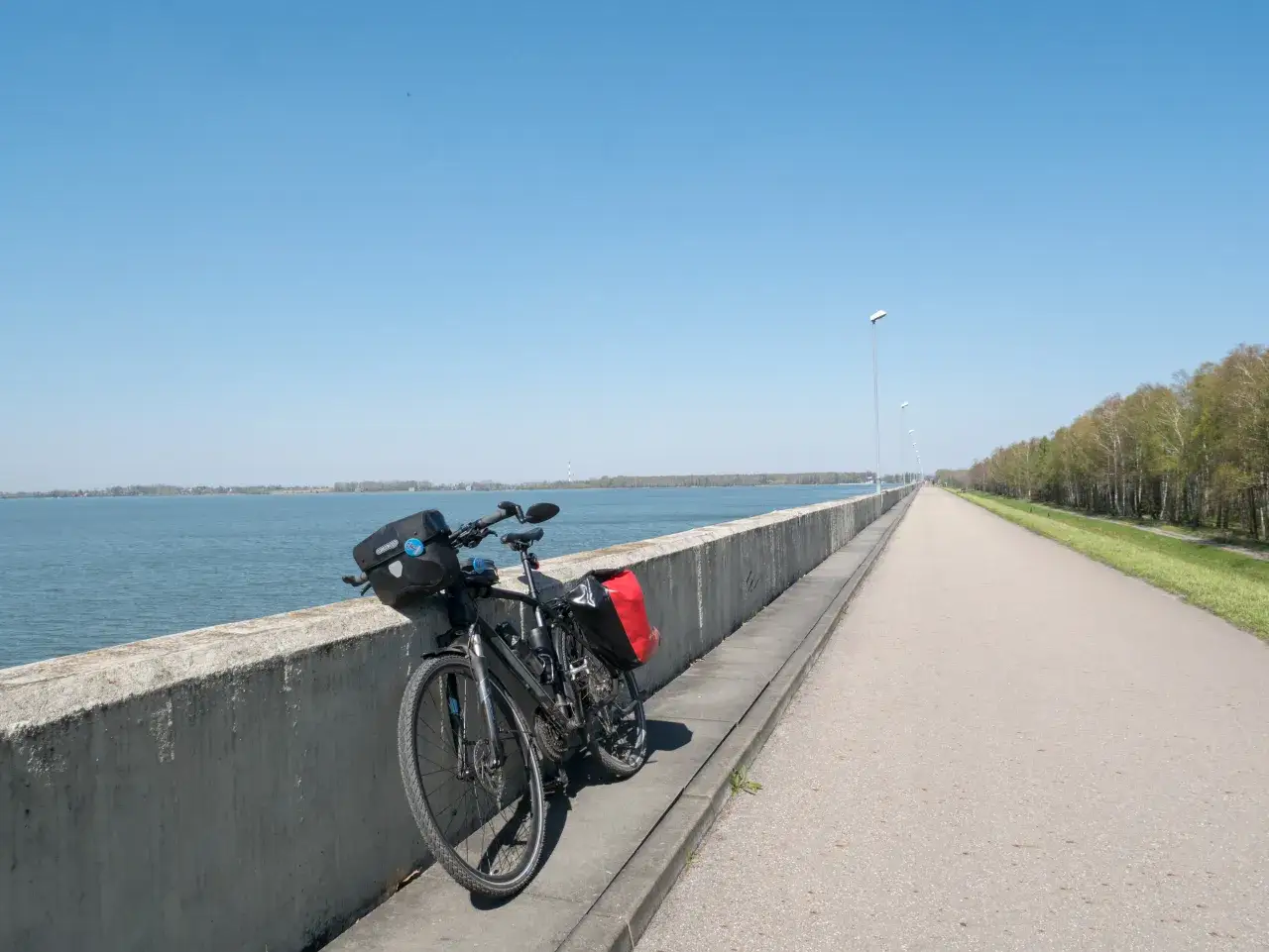 Rower trekkingowy na Wiślanej Trasie Rowerowej