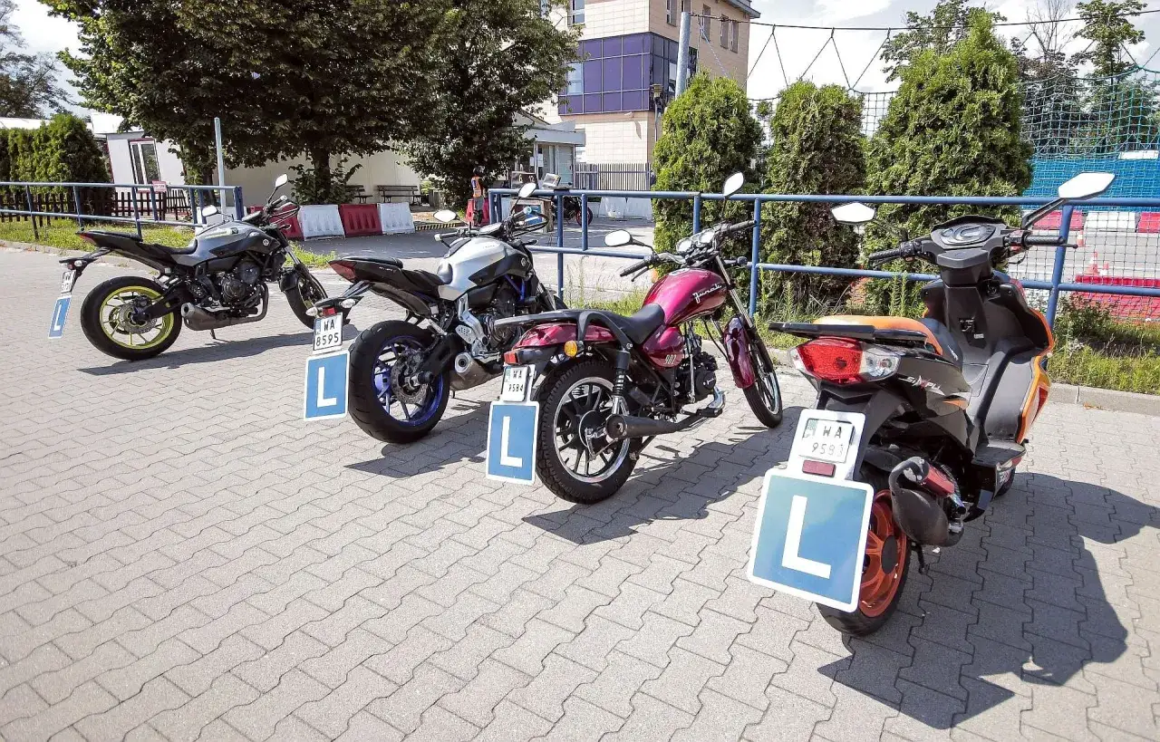 Motocykle z tabliczkami