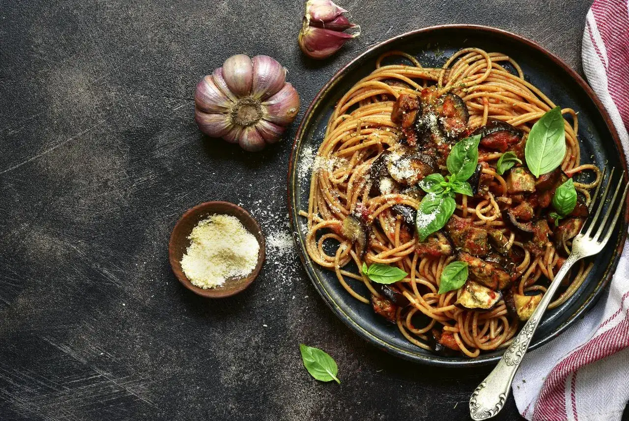spaghetti alla chitarra makaron i narzędzie