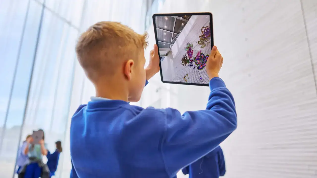iPad Air Pro user scenarios student artist