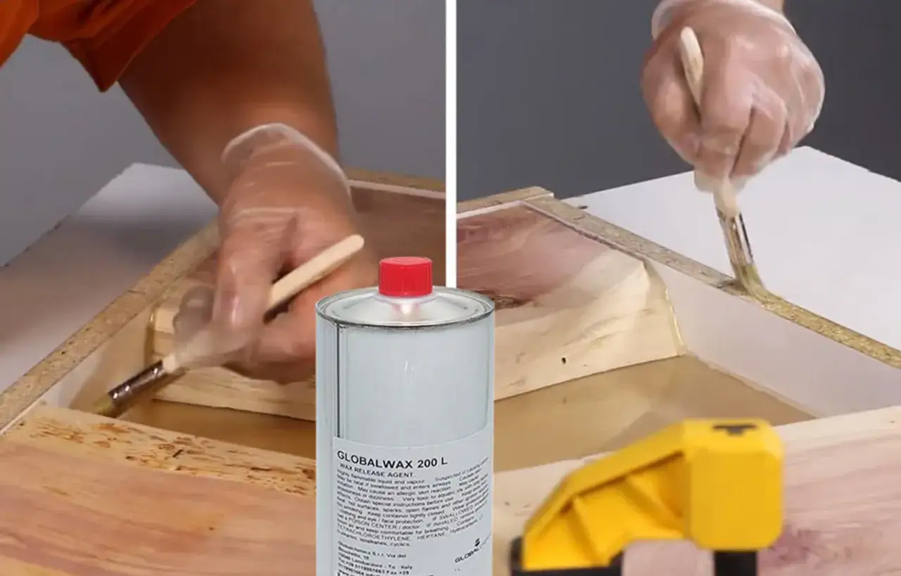 Applicazione di agente distaccante su stampo in legno. La resina epossidica non attacca su superfici trattate con questo prodotto.