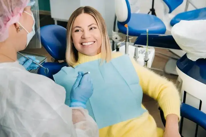 pacjent po znieczuleniu stomatologicznym jedzenie