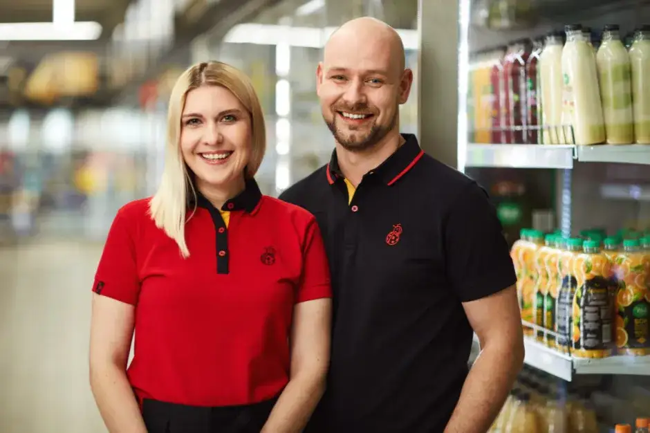 Pracownicy Biedronki korzystający z benefit&oacute;w