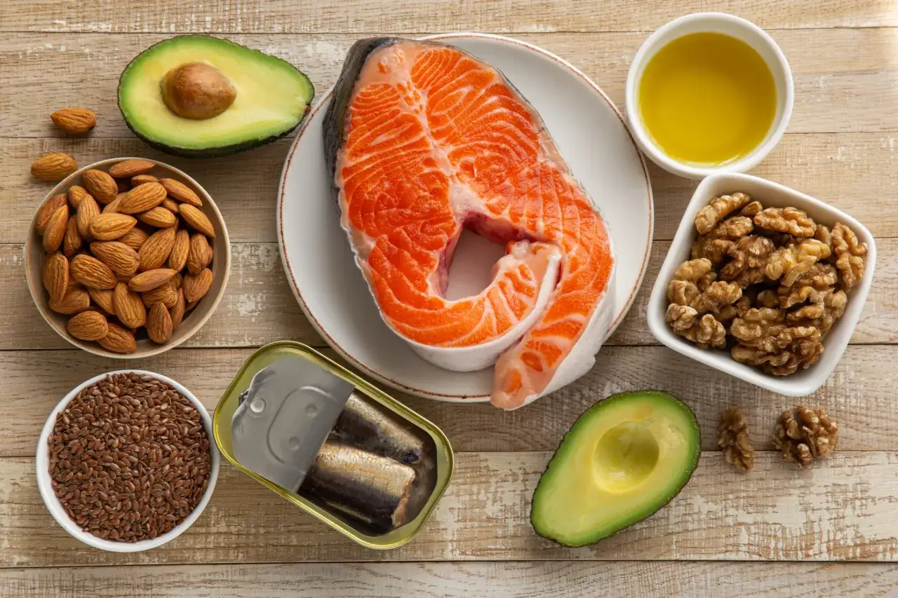Fisk, n&ouml;tter, avokado och linfr&ouml;n &ndash; bra k&auml;llor f&ouml;r att veta hur mycket omega 3 per dag du beh&ouml;ver.