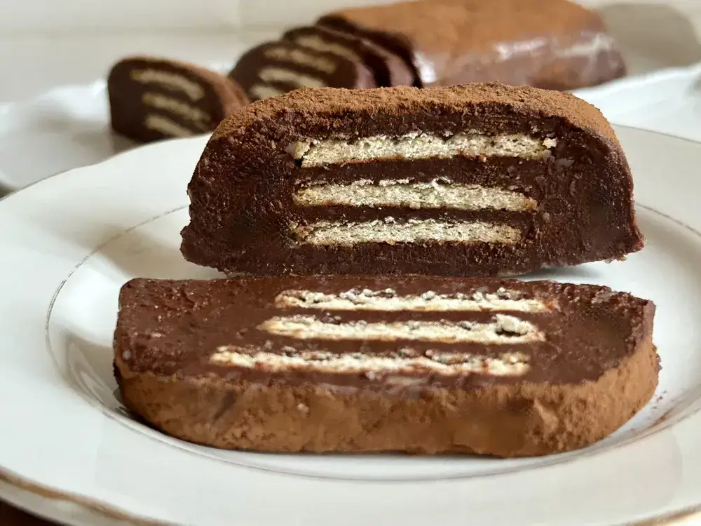 Dessert al cioccolato stratificato diverse consistenze