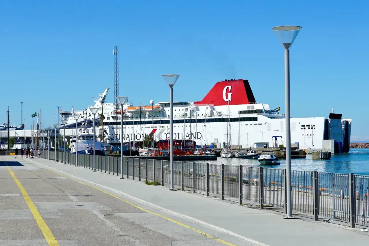 Duży biały prom