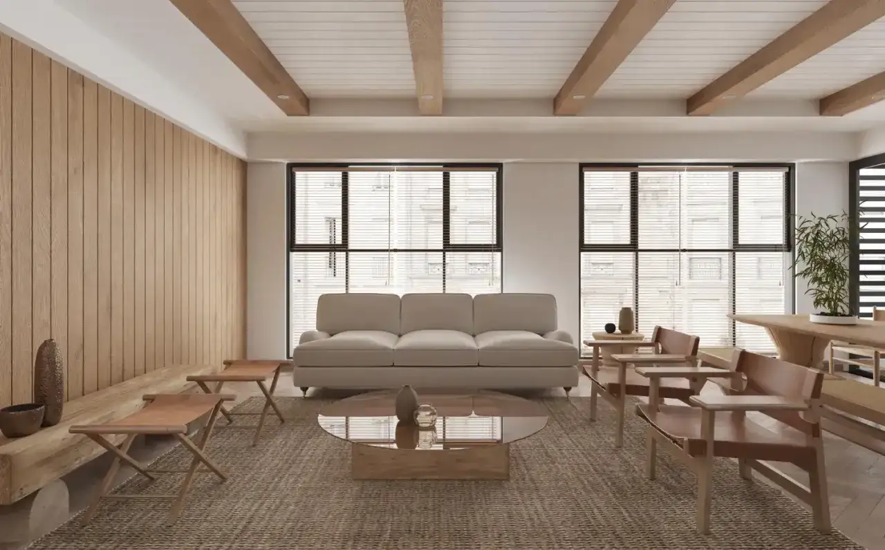 Sal&oacute;n moderno con sof&aacute; beige, mesa de centro de cristal y **techos con vigas de madera vistas** que aportan calidez.
