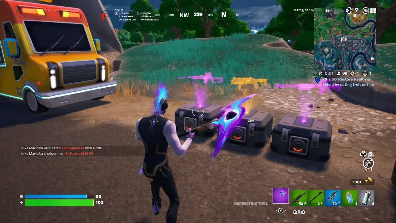 Gracz w trybie Fortnite bez budowania zbiera łupy z otwartych skrzyń. W tle widać żółtego vana.