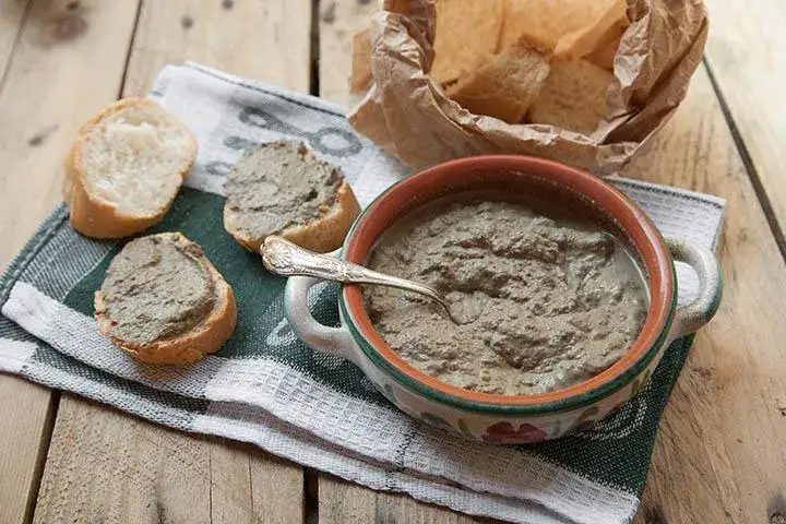 Minestra di fegatini toscana con pane raffermo