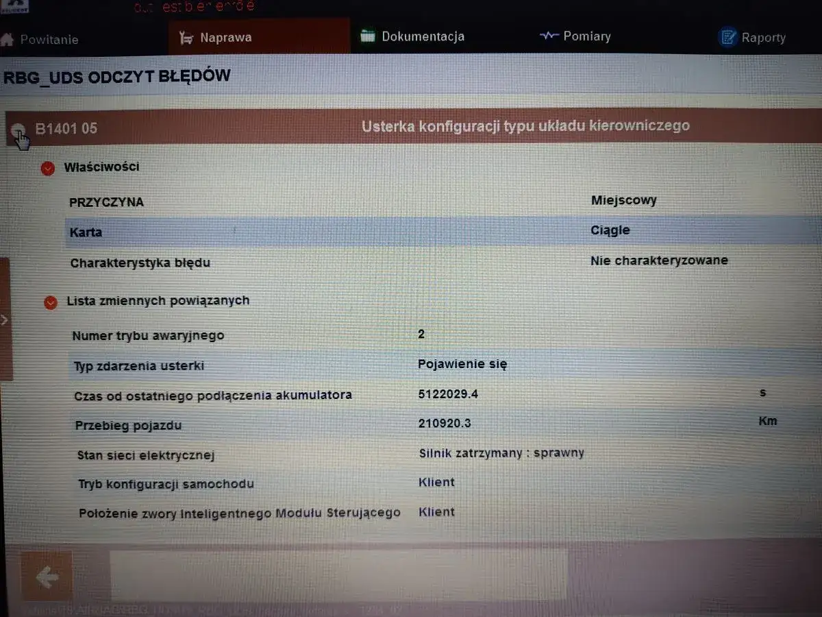 Błąd DTC B1401 w Renault: Usterka konfiguracji układu kierowniczego. Przyczyna: Karta, ciągłe występowanie.