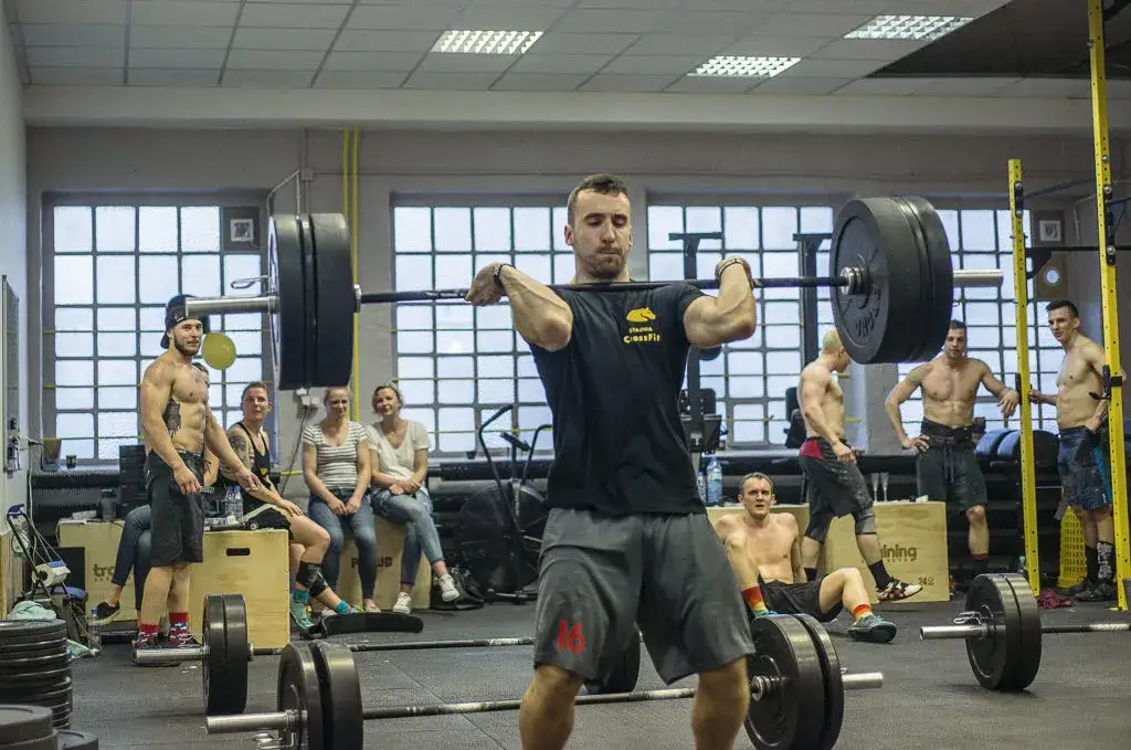 crossfit ćwiczenia podnoszenie ciężarów gimnastyka cardio