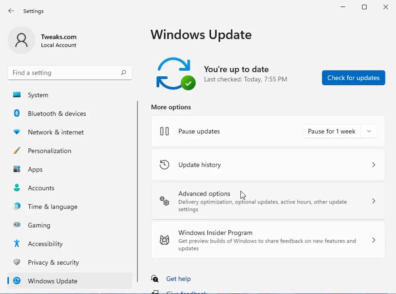 Ustawienia Windows Update pokazują, że system jest aktualny. Można tu zarządzać aktualizacjami, w tym opcjonalnymi, co jest ważne dla aktualizacja sterowników windows 11.