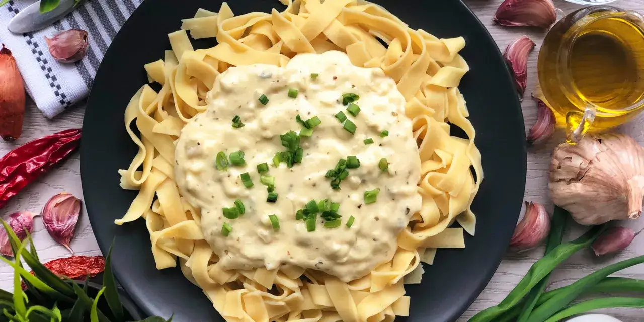 R&oacute;żne rodzaje ser&oacute;w do spaghetti cztery sery