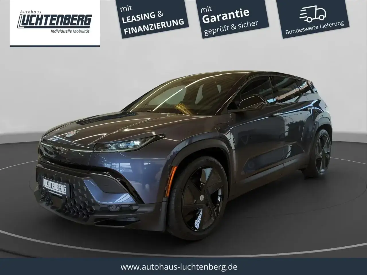 Fisker Ocean gris oscuro, un SUV el&eacute;ctrico moderno. Ideal para tu movilidad individual con opciones de leasing y garant&iacute;a.