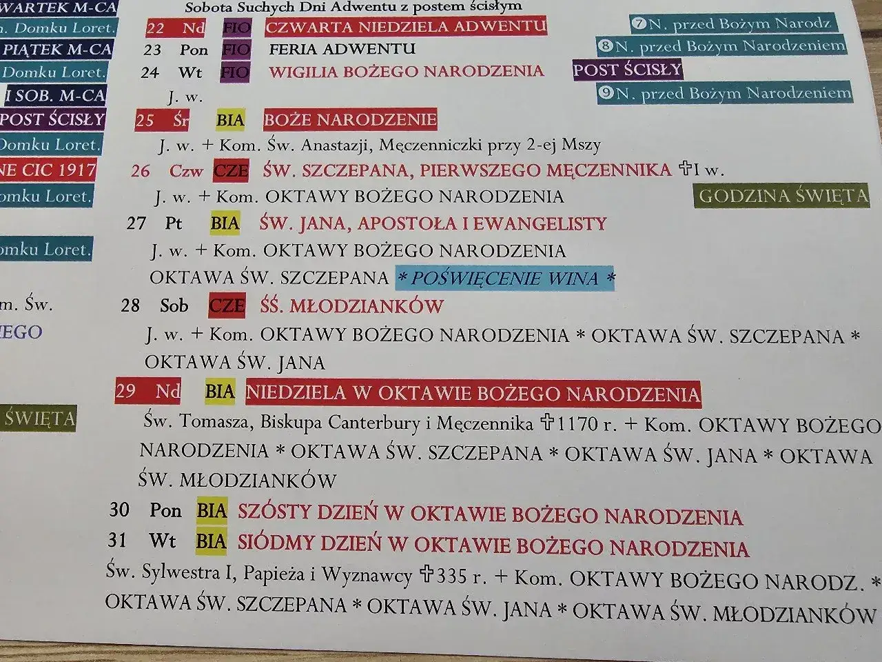 Kalendarz liturgiczny, kiedy jest post, zawiera Wigilię Bożego Narodzenia (24 grudnia) i inne dni postne.