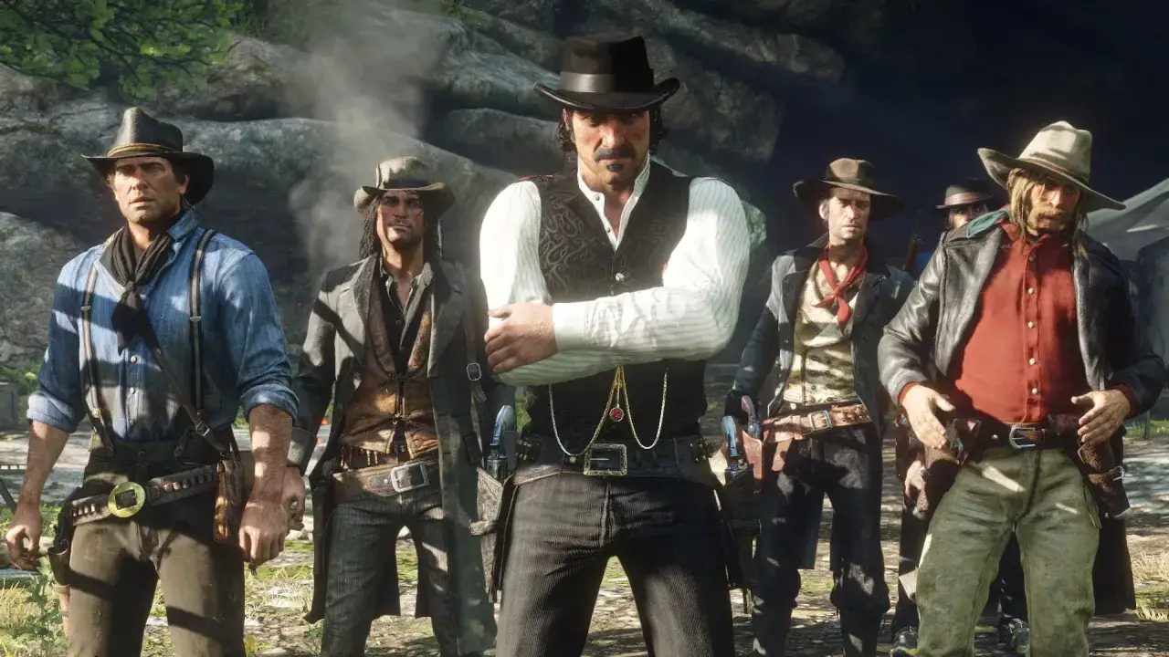 Gang z Red Dead Redemption 2 w pełnym rynsztunku, gotowy na przygodę.