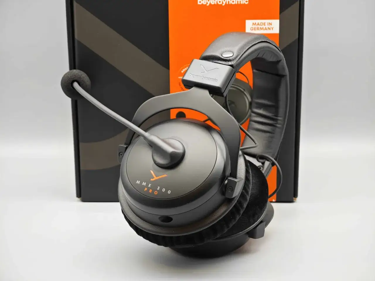 Beyerdynamic MMX 300 Pro Kopfh&ouml;rer mit Mikrofon, bereit f&uuml;r den Test. Made in Germany.