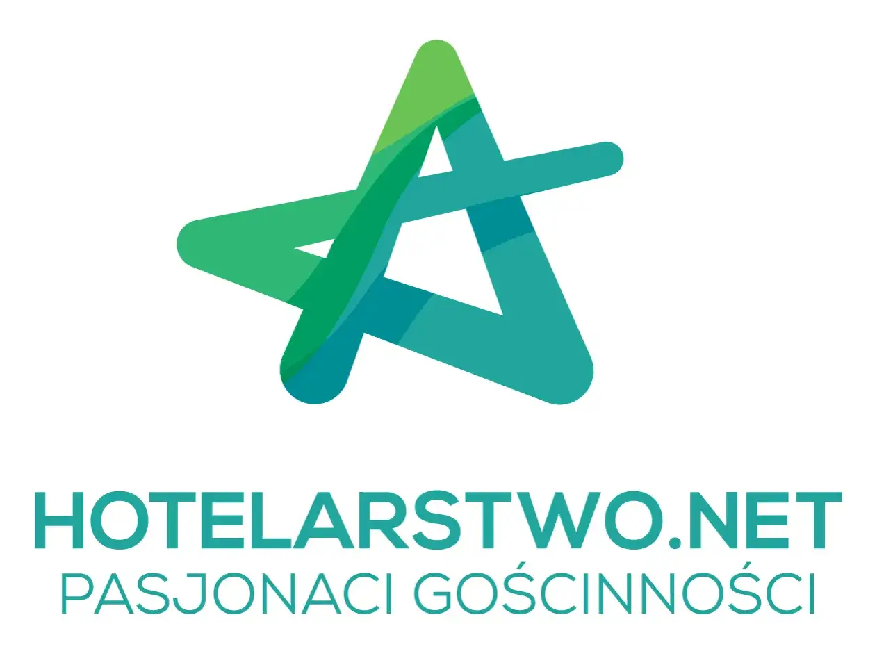 Logo z zieloną gwiazdą i napisem HOTELARSTWO.NET PASJONACI GOŚCINNOŚCI. Kto to freelancer? To osoba pracująca na własny rachunek.