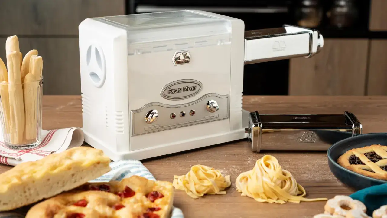Máquina para pasta y focaccia, ideal para un curso de cocina italiana. Pasta fresca, grissini y tarta de frutas.