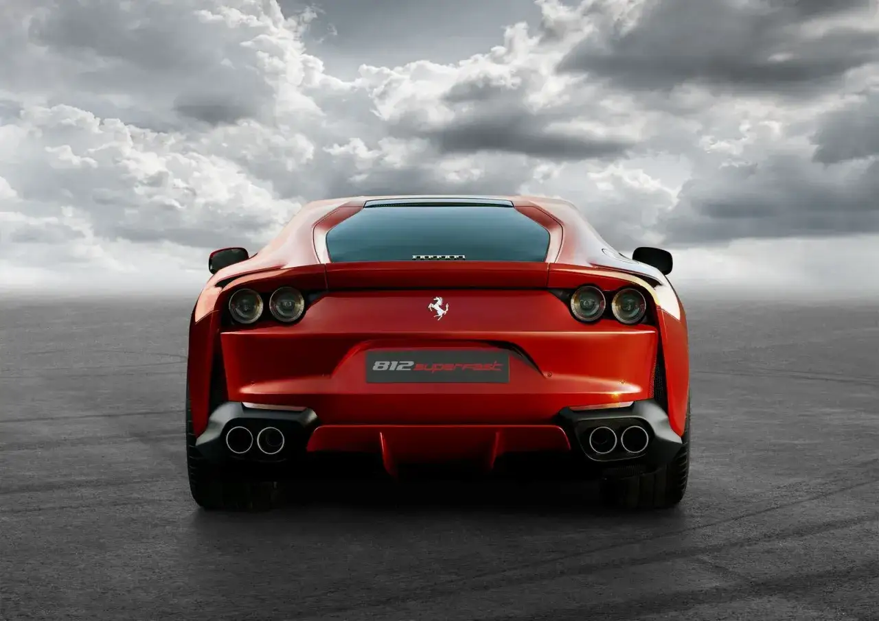 Ferrari 812 GTS tył z płetwami