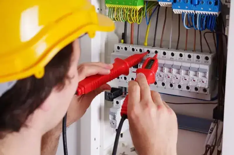 Zdjęcie Jak zabudować skrzynkę elektryczną, aby była estetyczna i bezpieczna