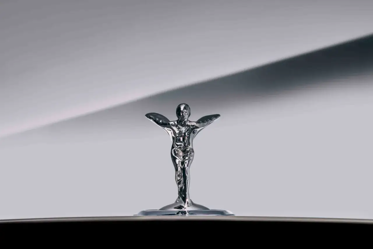 Rolls-Royce Spirit of Ecstasy mechanizm chowania