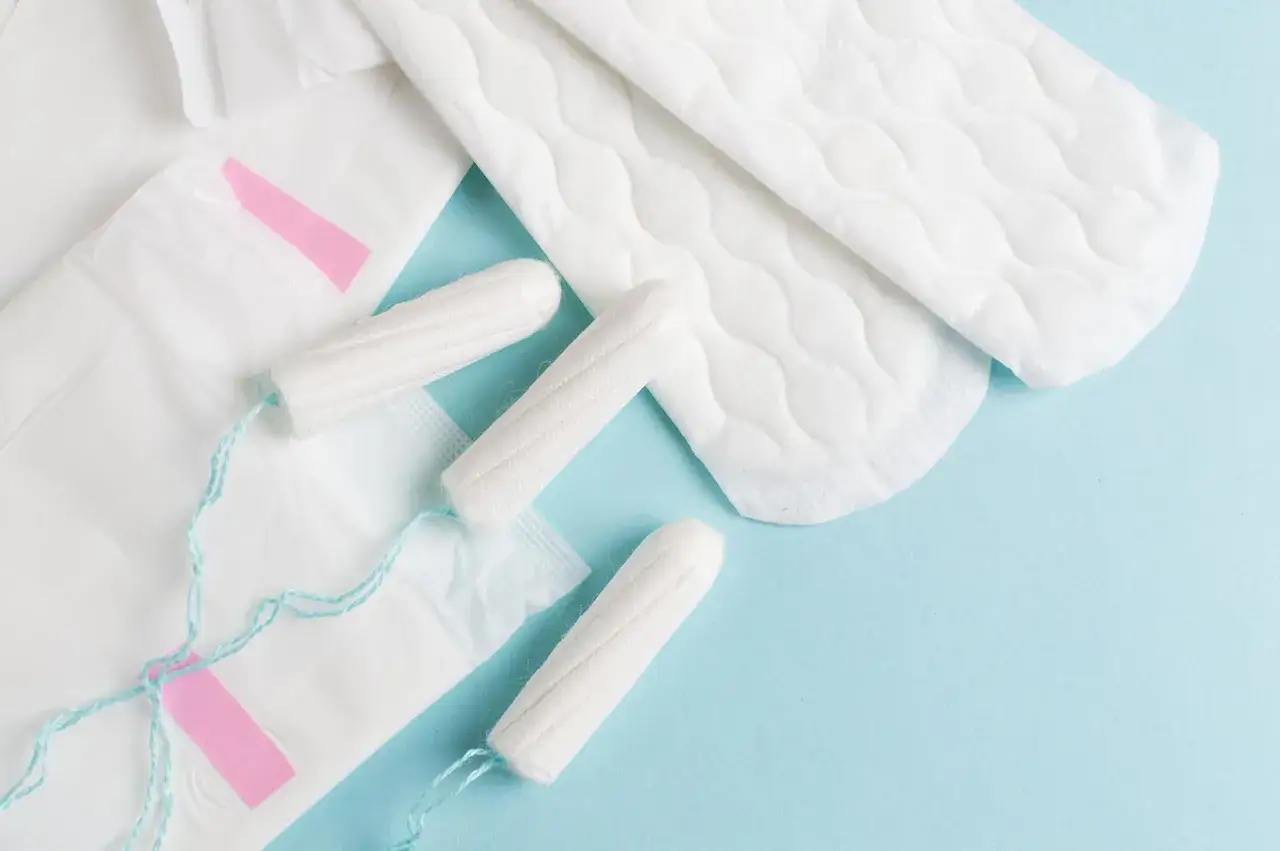 Hygienprodukter som bindor och tamponger, viktiga f&ouml;r mens och efter graviditet.