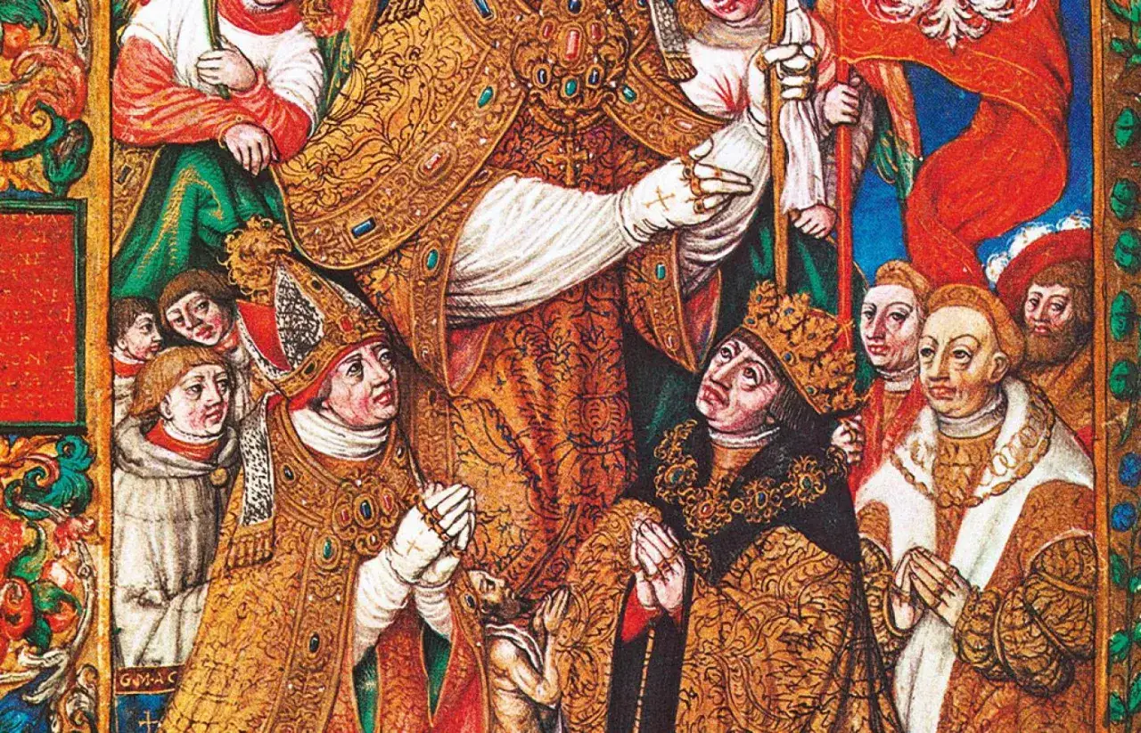 Bogato zdobione szaty, korony i mitra symbolizują władzę i duchowieństwo. Postacie klęczące oddają cześć.