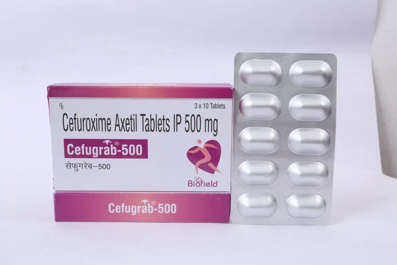 Opakowanie Cefugrab-500, zawierające 3 blistry po 10 tabletek Cefuroxime Axetil 500 mg. To antybiotyk, który pomaga zwalczać infekcje bakteryjne.
