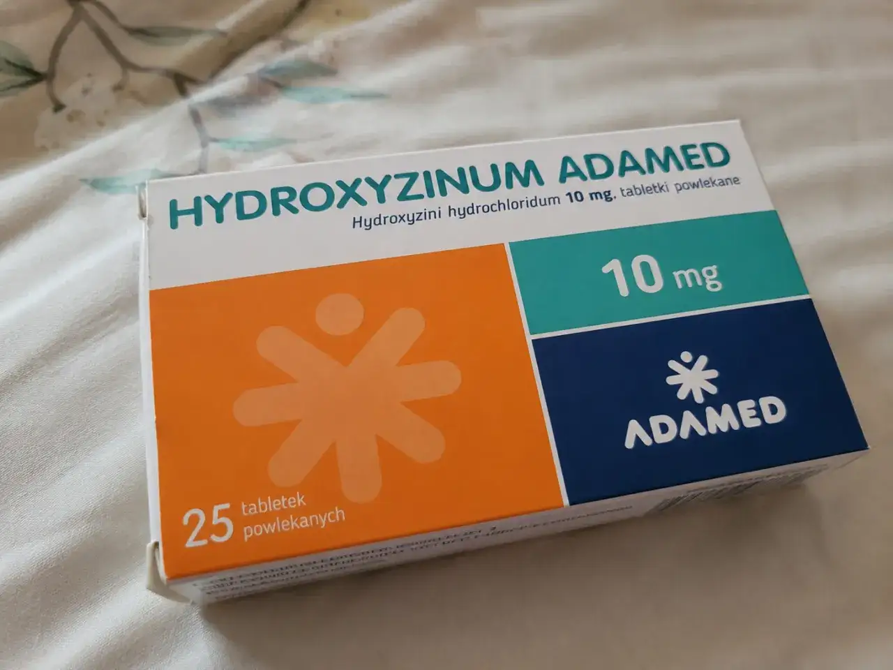Opakowanie leku Hydroxyzineum Adamed 10 mg, 25 tabletek. Pomoc w zasypianiu.