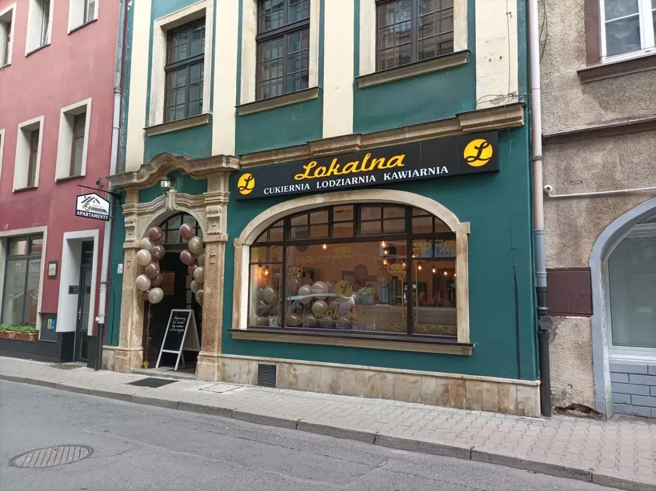osiedlowy sklepik kawiarnia lokalna